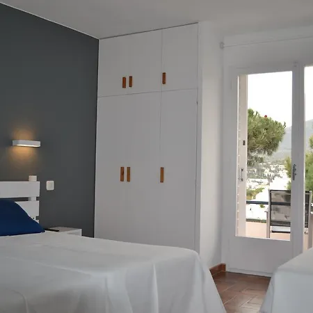 S'aguarda 3* Cadaques