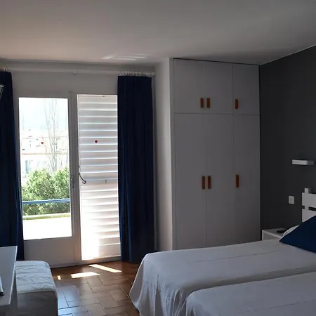 S'aguarda 3* Cadaques
